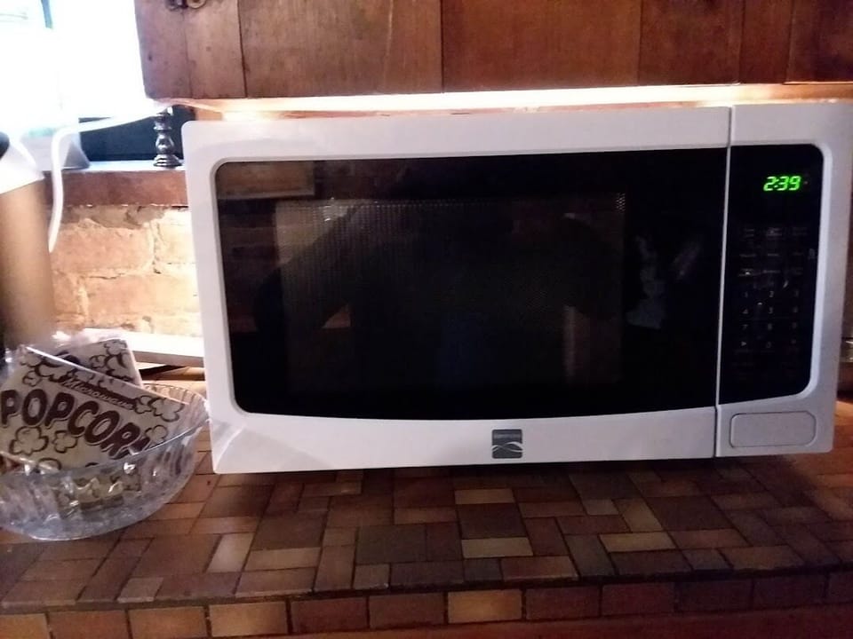 Microwave and other electronic counter appliances available. 