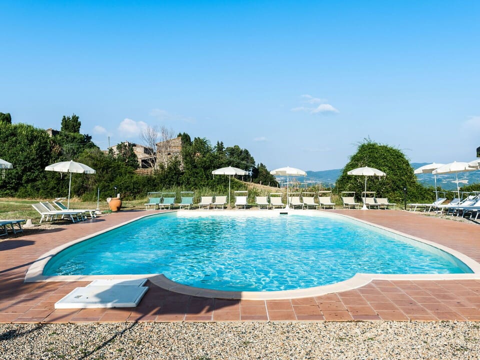 Water, Sky, Water Resources, Plant, Property, Swimming Pool, Cloud, Tree, Azure