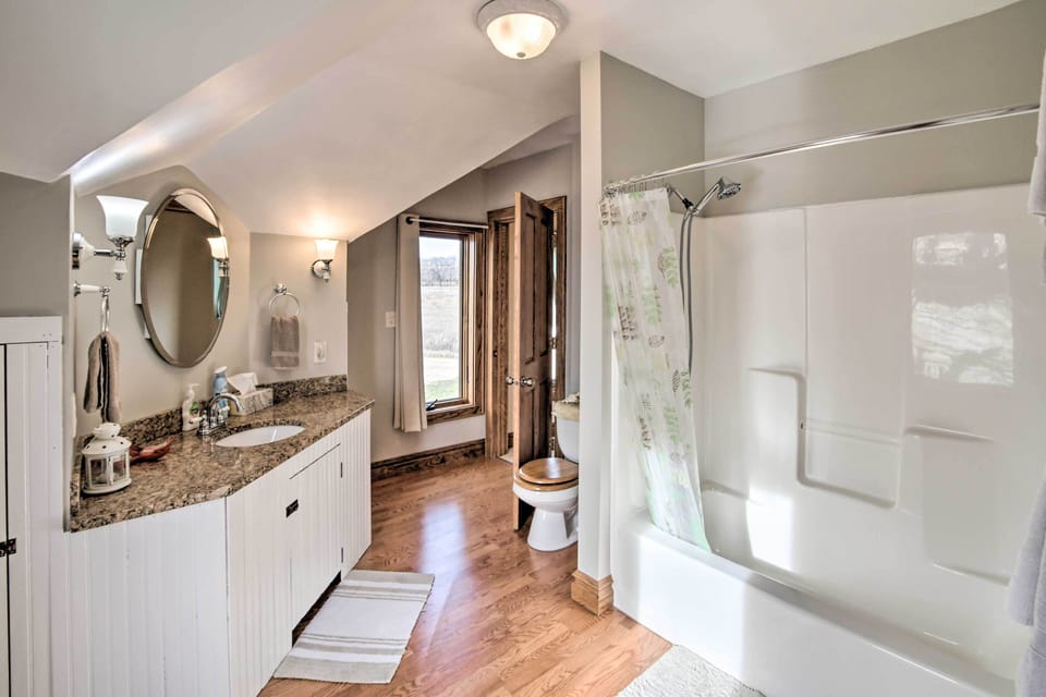 Full Bathroom