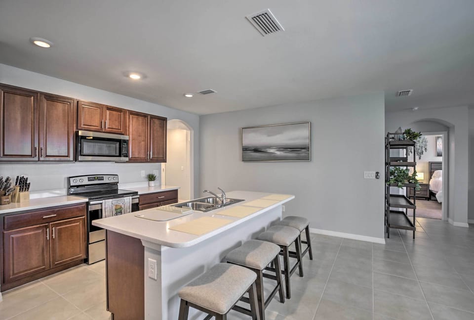 Fully Equipped Kitchen | Cooking Basics | Coffee Maker | Blender