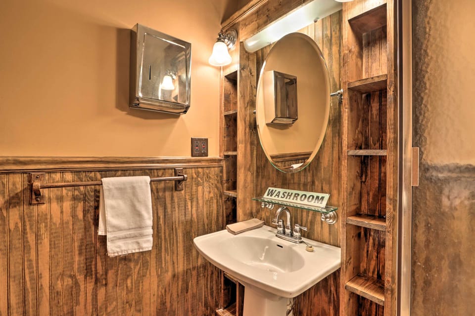 Full Bathroom