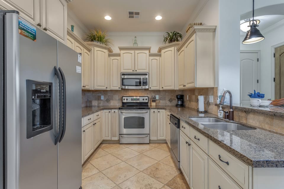 Nicely equipped kitchen, and food prep area.