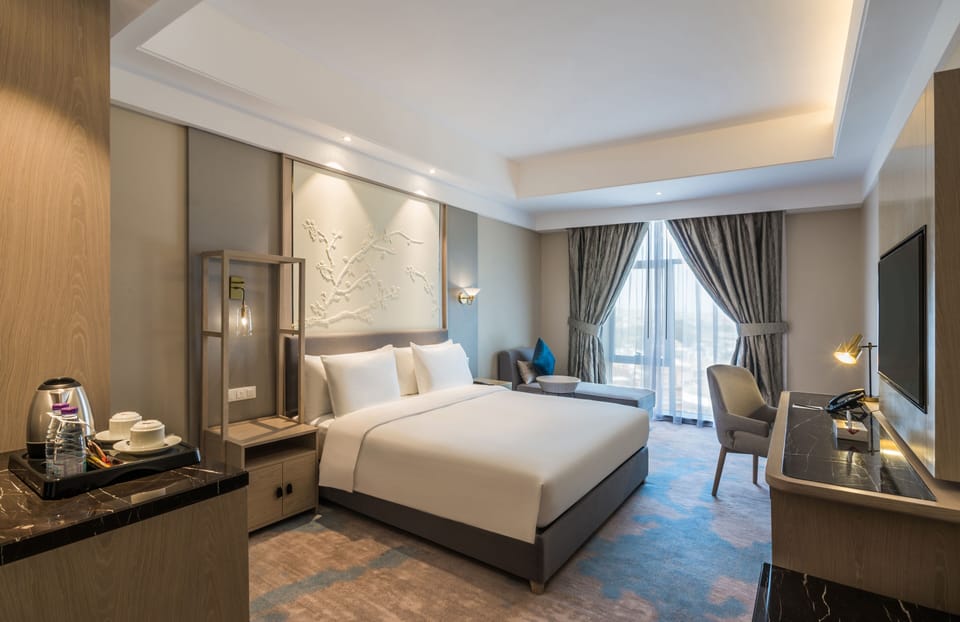 Deluxe Room | Iron/ironing board, free WiFi, bed sheets