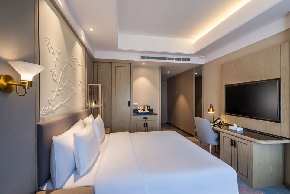 Promo | Iron/ironing board, free WiFi, bed sheets