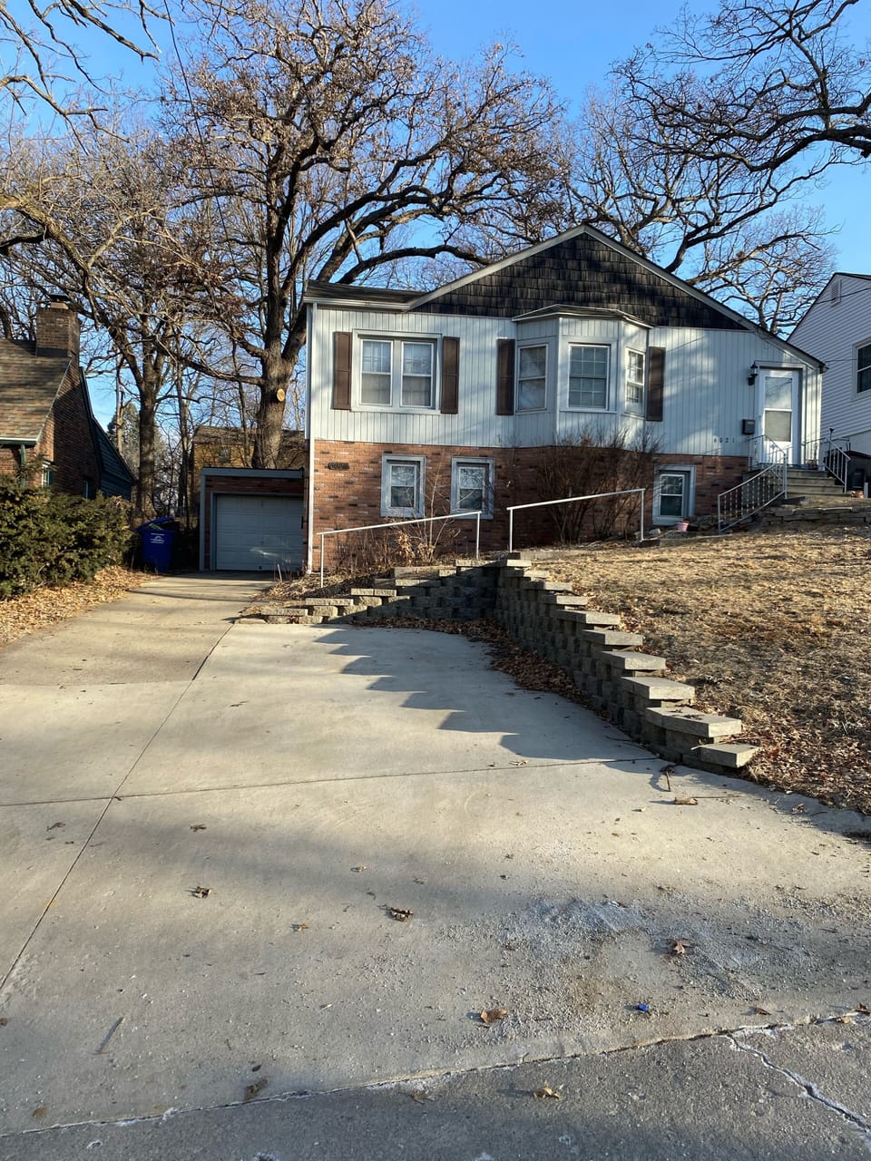 Parking is free in driveway and also on the street