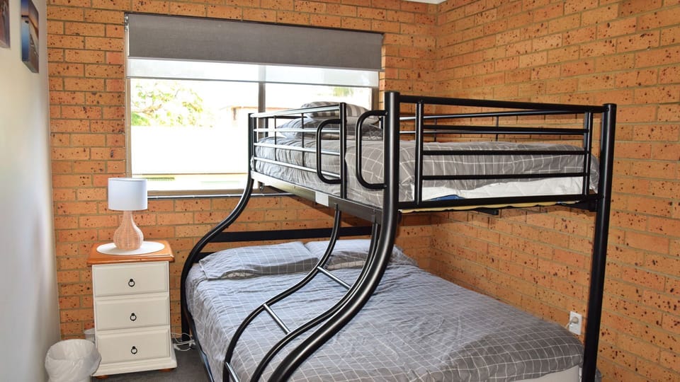 Second bedroom.