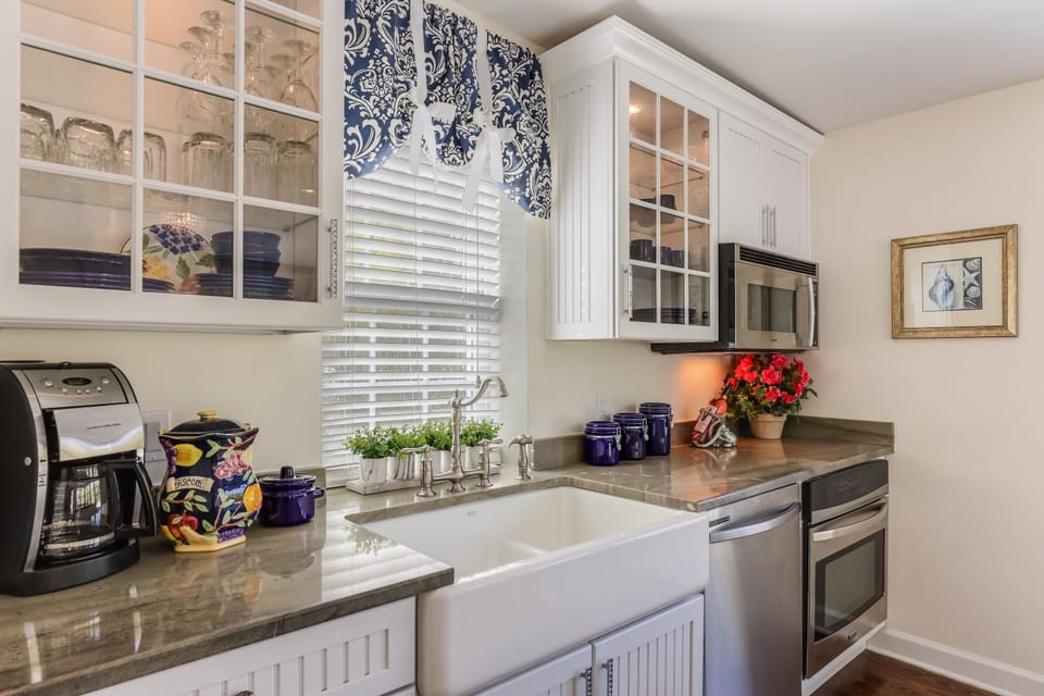 Kitchen with Farmhouse Sink