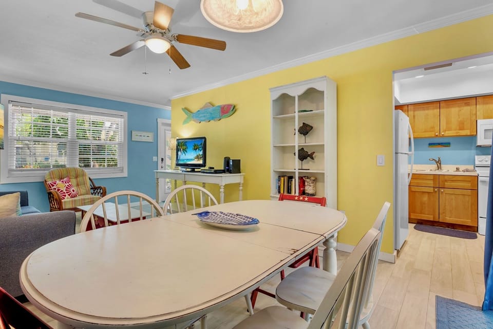 Family dining space for six