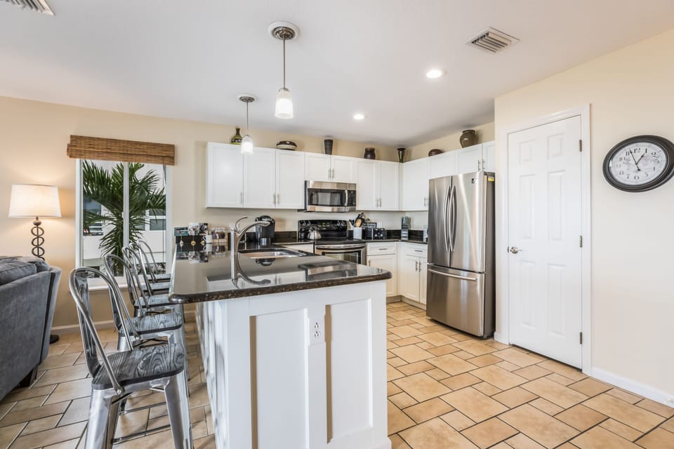 Breakfast Bar Seating for 5