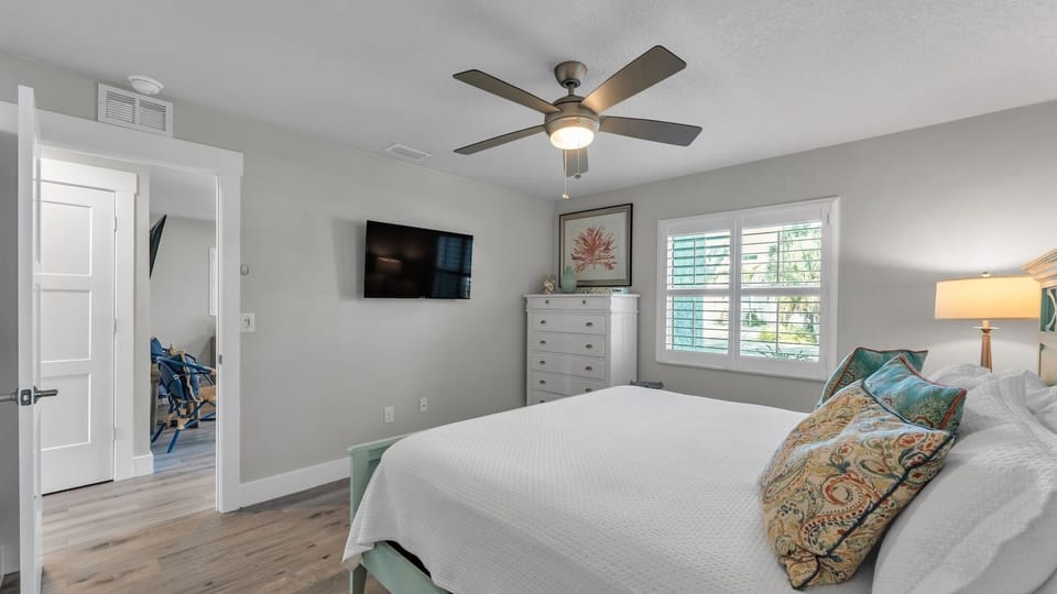 Primary Bedroom, King bed