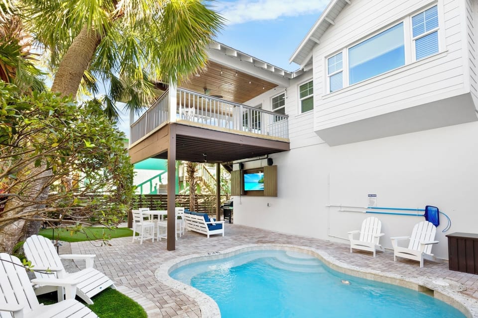 Social Nest by Anna Maria Island Accommodations