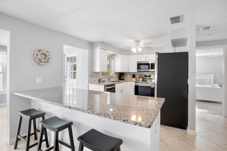 Fully Equipped Kitchen - Breakfast Bar