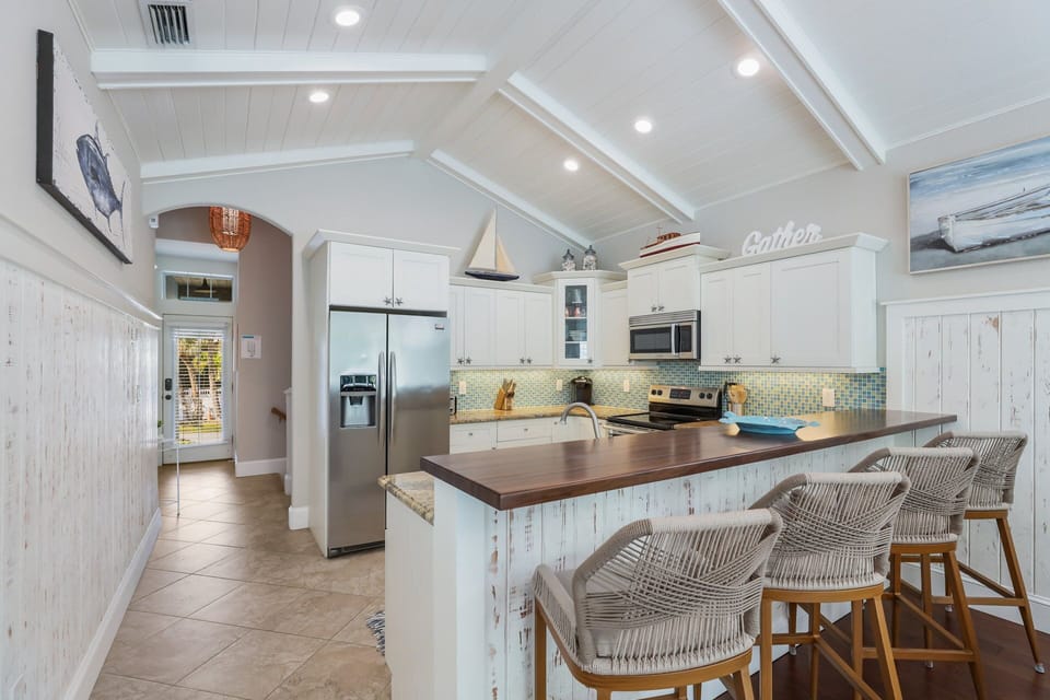 Fully equipped modern kitchen
