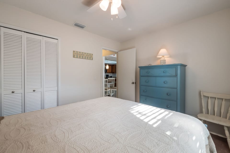 Second Bedroom - Queen