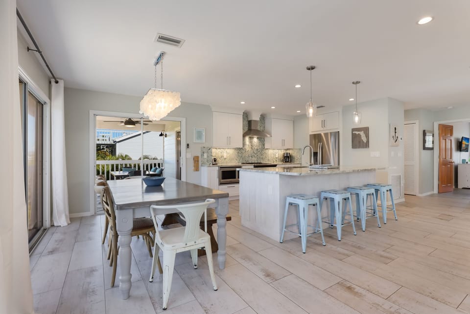 Dining Area - Kitchen