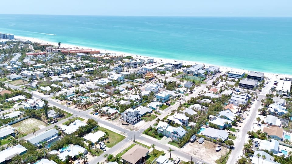2-minute walk from the beach