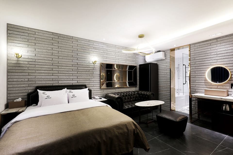 VIP Room | Blackout drapes, soundproofing, iron/ironing board, free WiFi