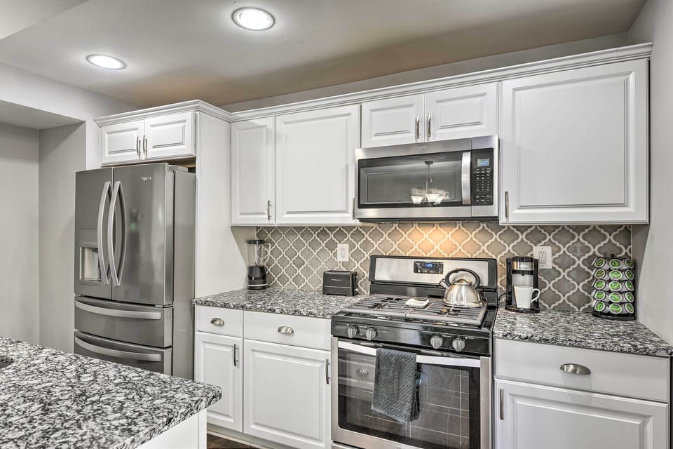 Fully Equipped Kitchen | Dishware & Flatware Provided