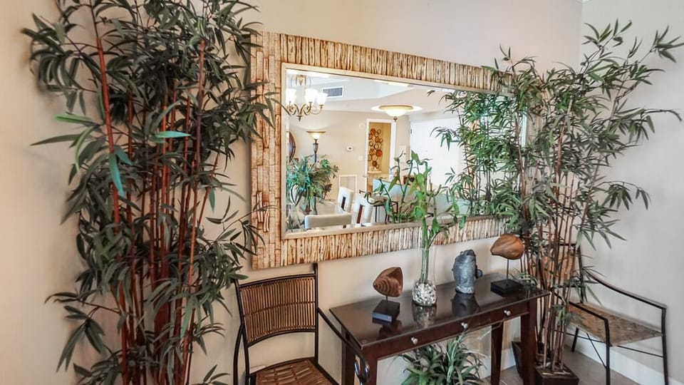 The entrance area welcomes you with natural bamboo accents and thoughtful coastal-inspired decor, setting a calming tone for your stay from the moment you arrive.