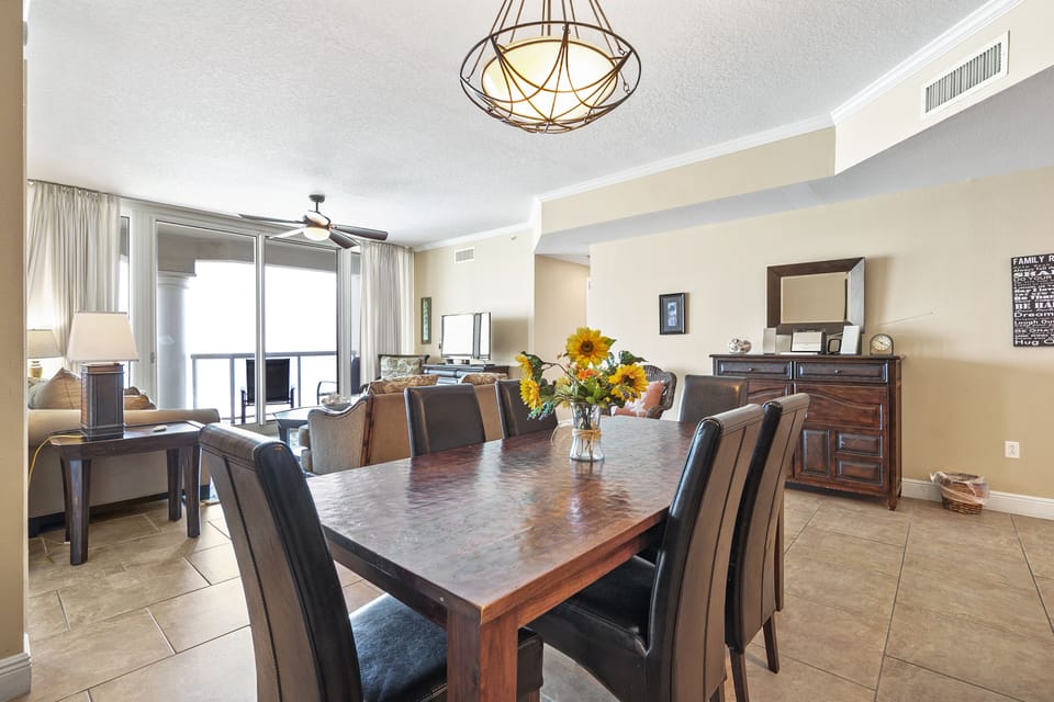 DiningTable_04