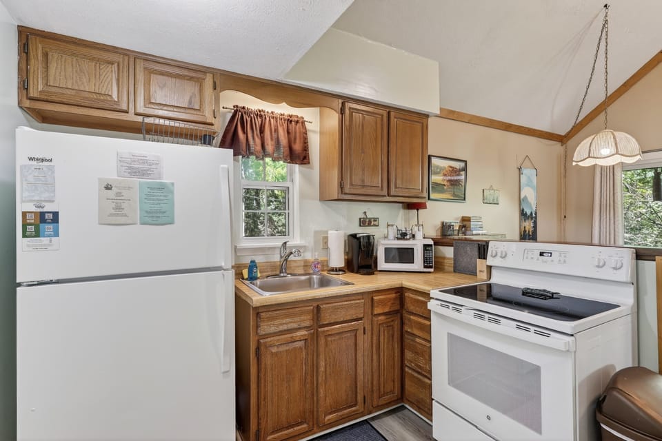 Fully equipped kitchen with everything you need to prepare meals and snacks.