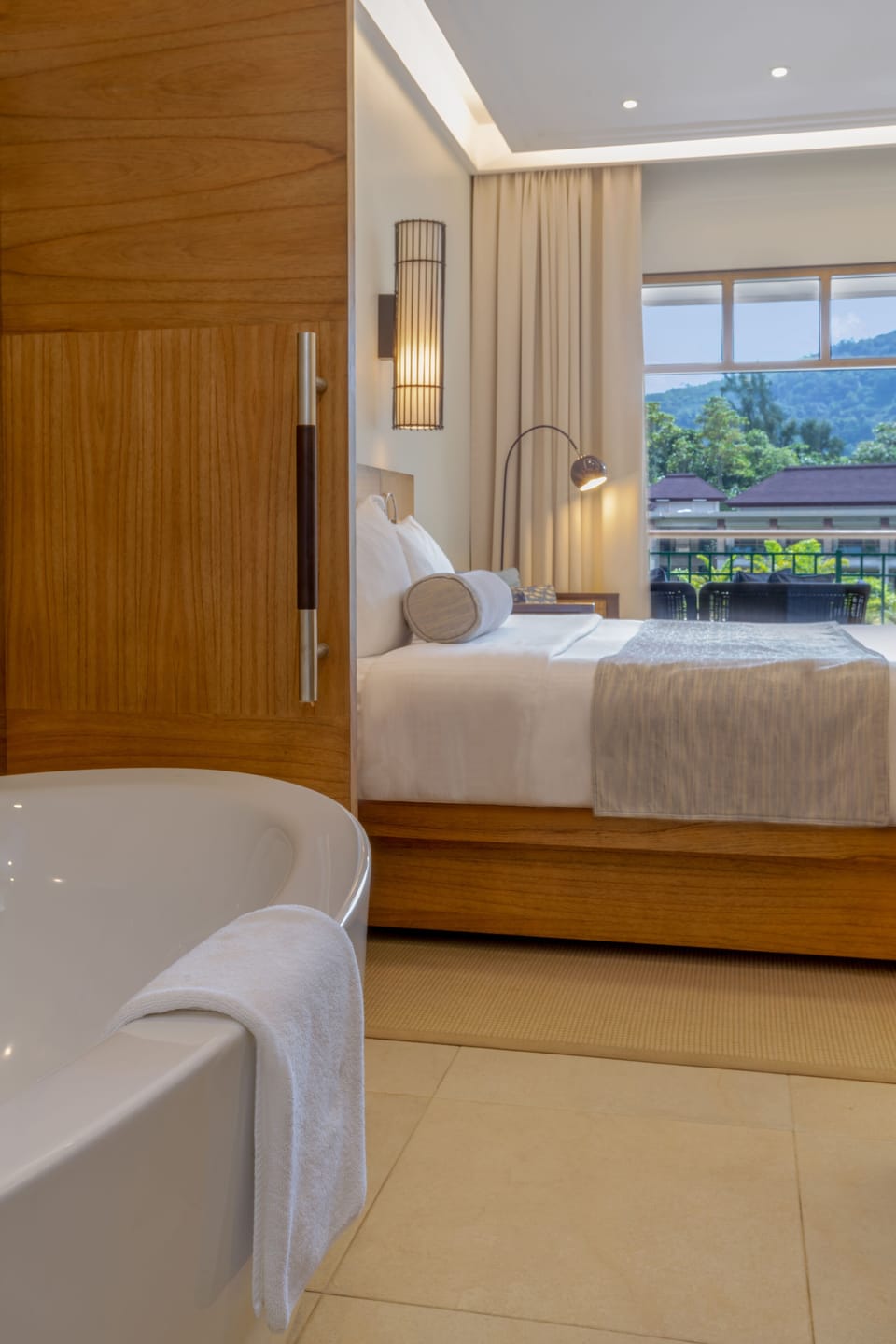 Savoy Deluxe Grand Pool | Bathroom | Separate tub and shower, rainfall showerhead, free toiletries