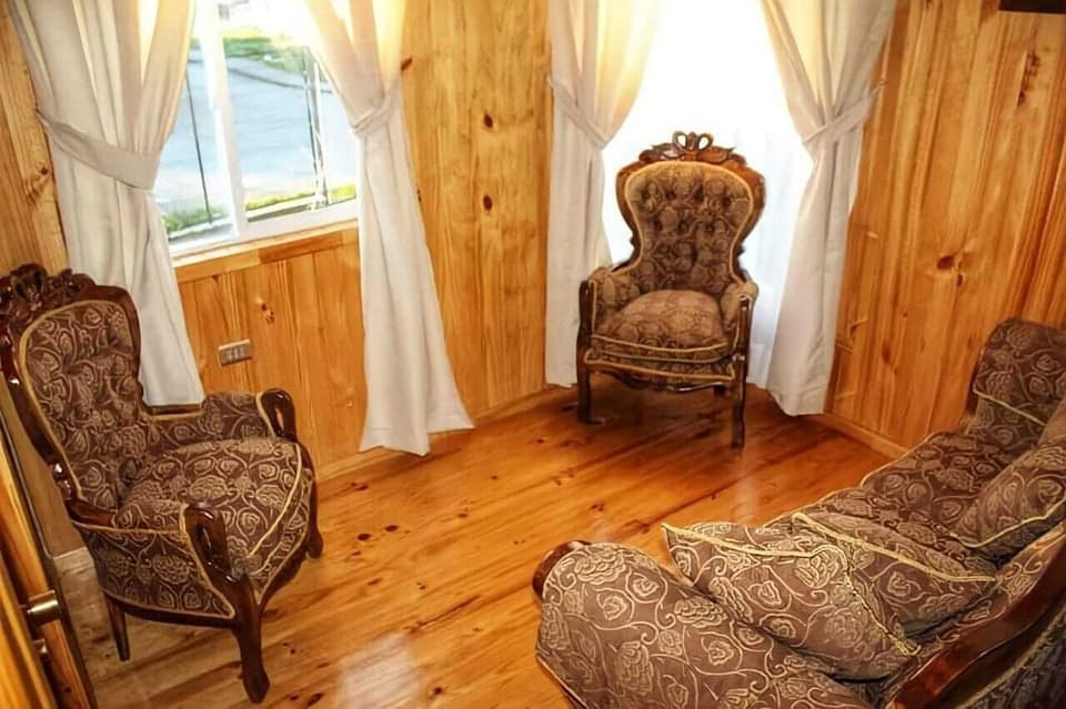 Classic Cabin | Living room | 22-inch flat-screen TV with cable channels, TV