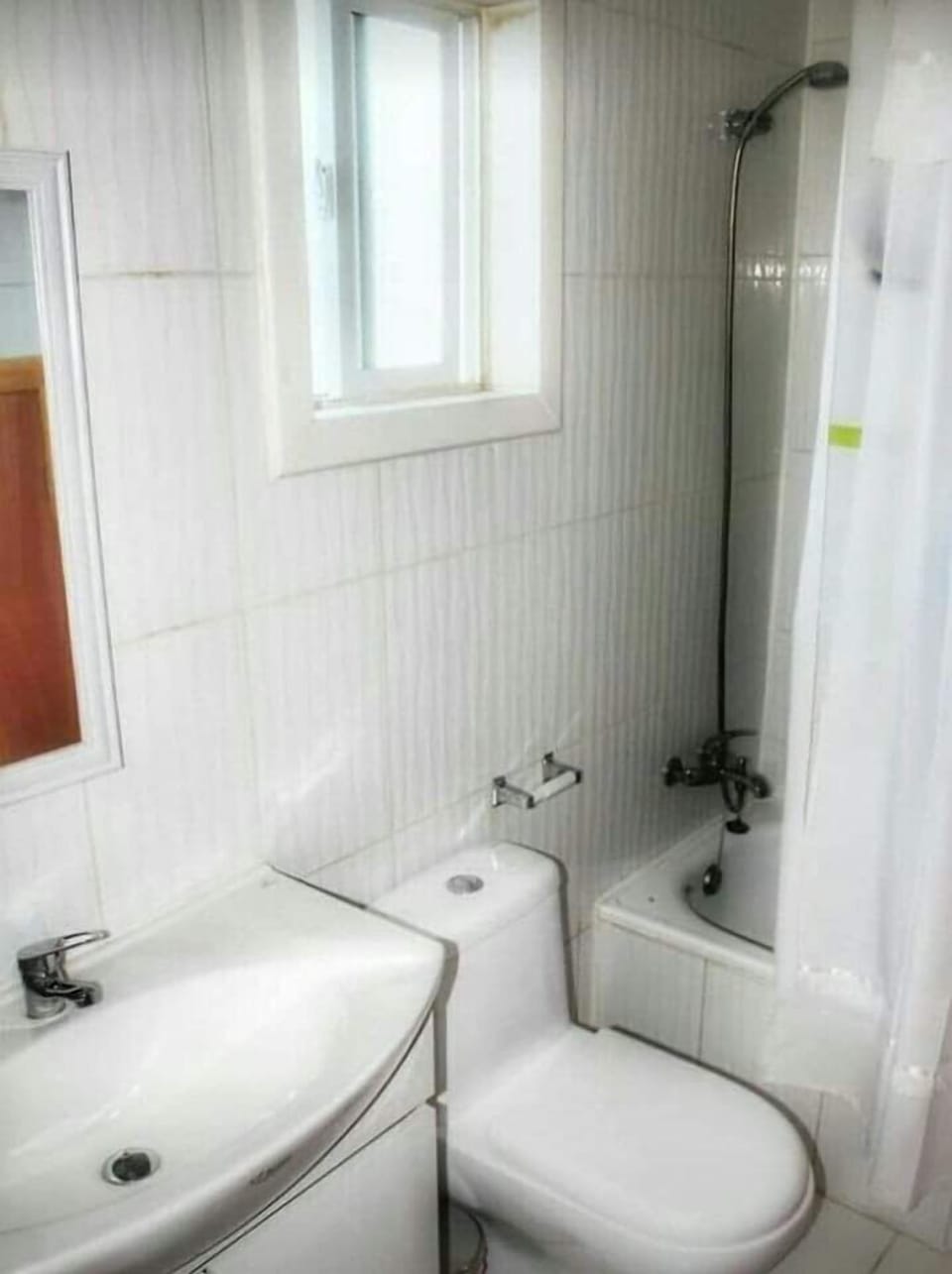 Classic Cabin | Bathroom | Shower, towels