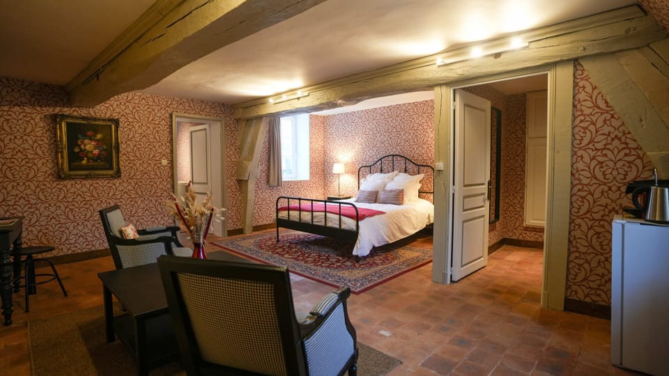 Classic Triple Room, Ensuite (Chambre Rouge)