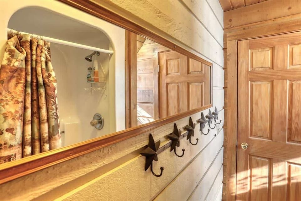 Loft level bathroom with shower/tub combo