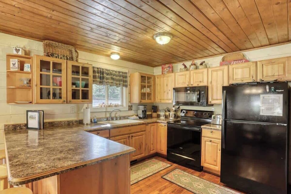 Main level fully equipped kitchen