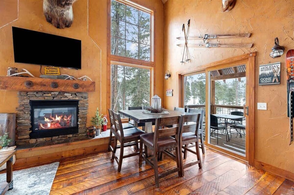 Main level dining area with seating for 8 seating for