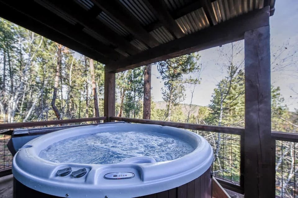 Round hot tub- perfect spot to relax !