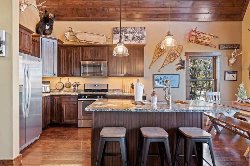 Breakfast bar with additional bar stool seating