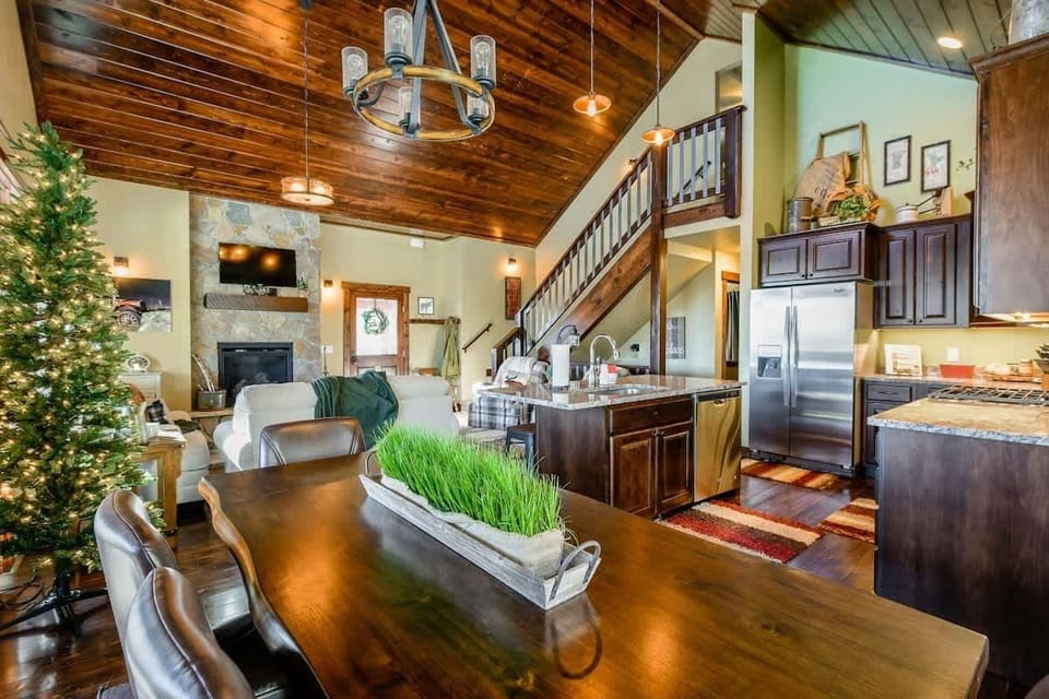 Main floor open concept with vaulted ceilings. 