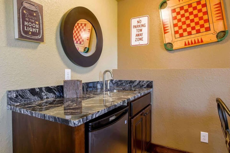 Down stairs game room with wet bar. 