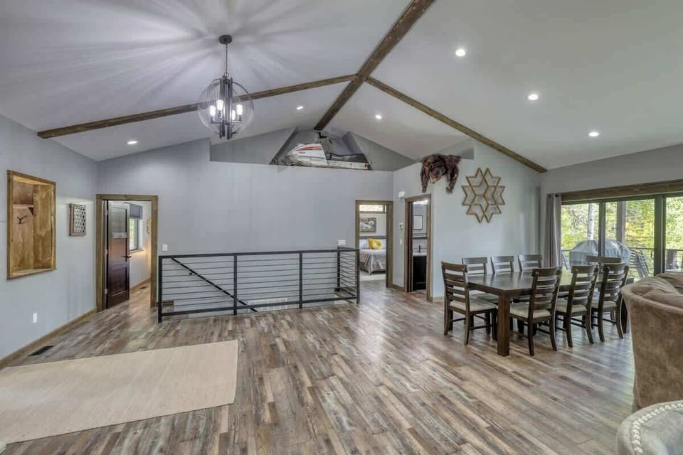 Spacious 5 Bedroom Black Hills Vacation Home