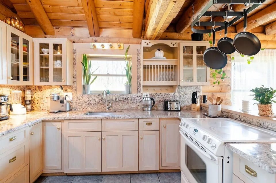 Newly renovated Kitchen. Fully equipped. 