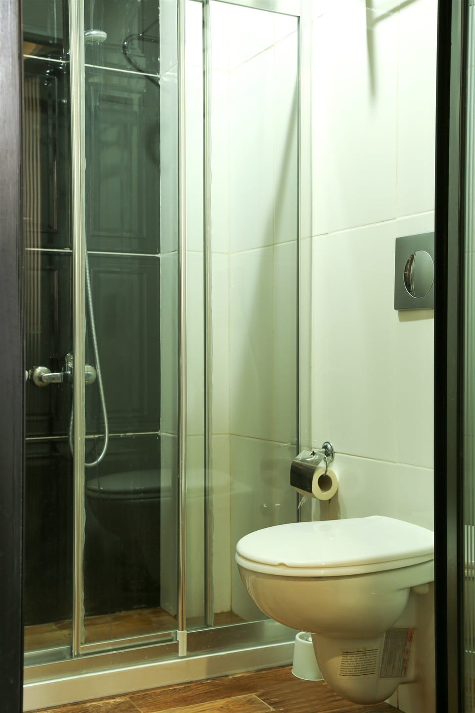 Single Room | Bathroom | Shower, hair dryer, slippers, towels
