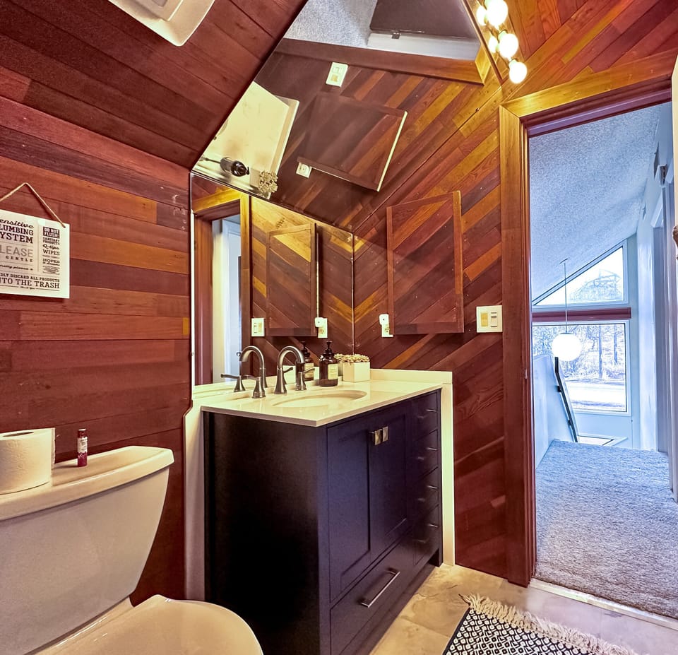 Bath tub w/ rain showerhead, towels, complimentary soap, shampoo and conditioner