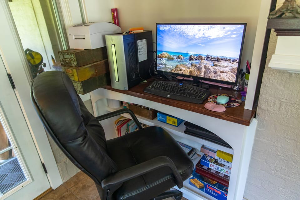 Desktop Computer, Printer, high speed wifi, comfy desk chair, first floor