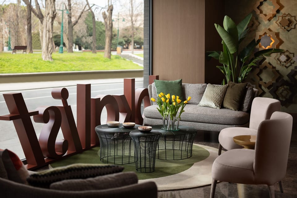 Lobby lounge
