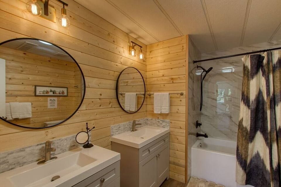 Master Bath with Double Sinks and Tub/Shower