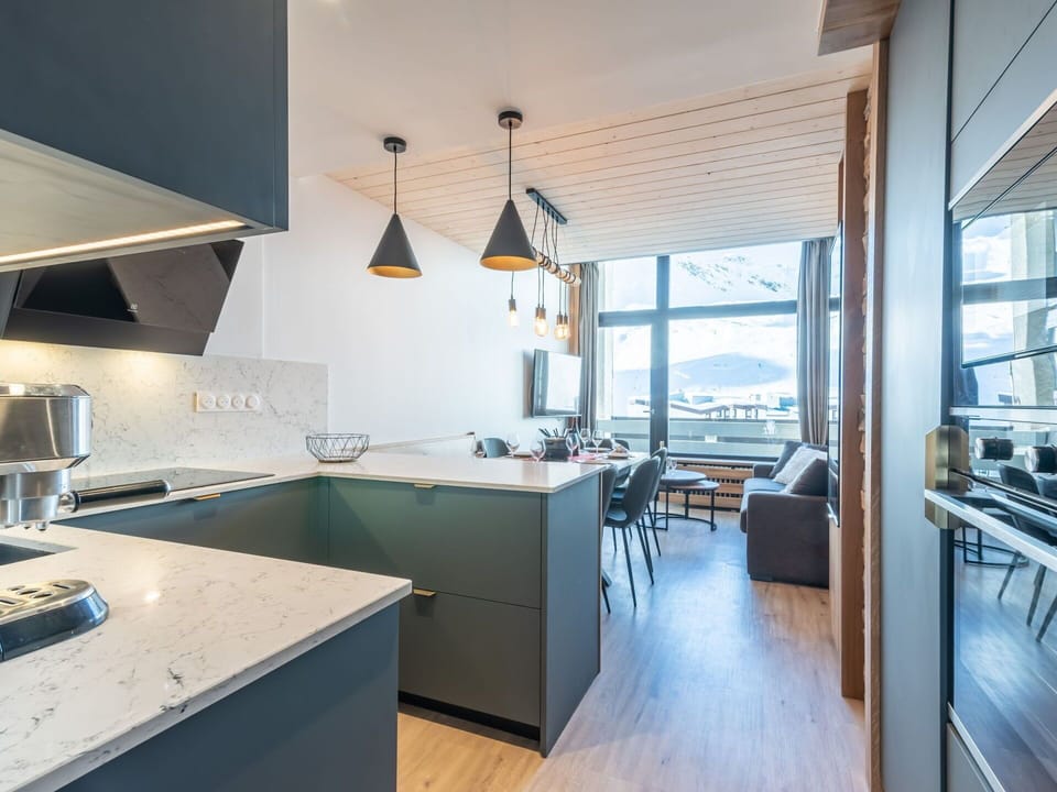 Property, Cabinetry, Furniture, Countertop, Sink, Kitchen Sink, Window, Kitchen, Wood, Interior Design