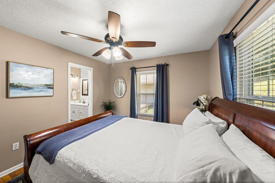 Master bedroom with queen bed.