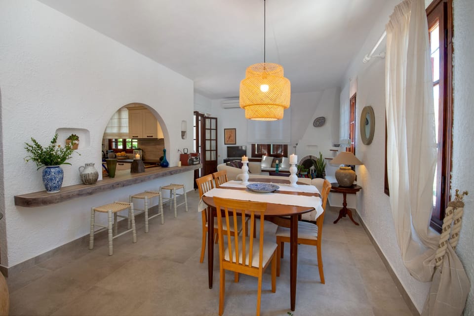 Comfortable family dining adjacent to kitchen
