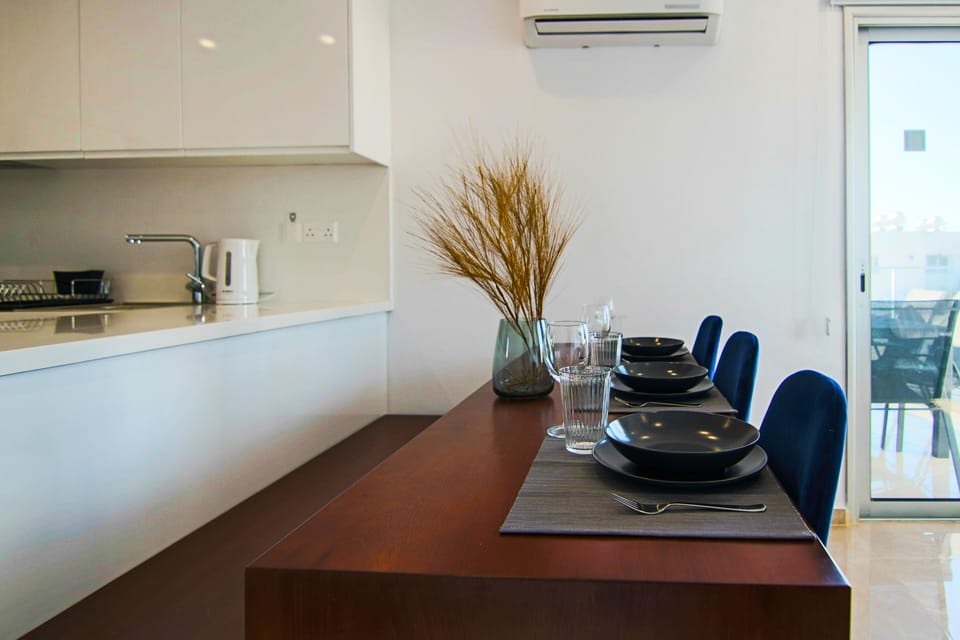 Deluxe Apartment | Living area | TV