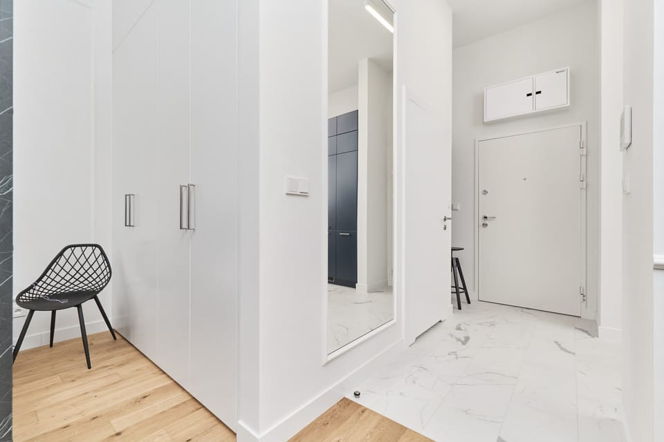 Hall with large wardrobes.
