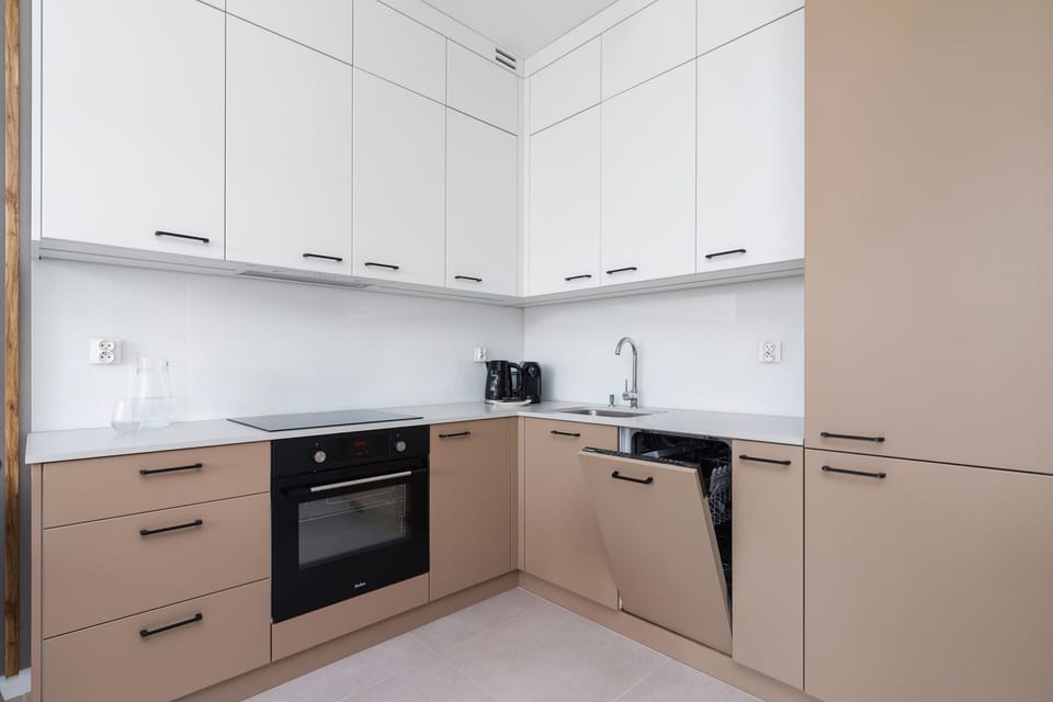 Functional kitchenette with quality appliances such as oven, dishwasher and fridge to make preparing home-cooked meals easy.