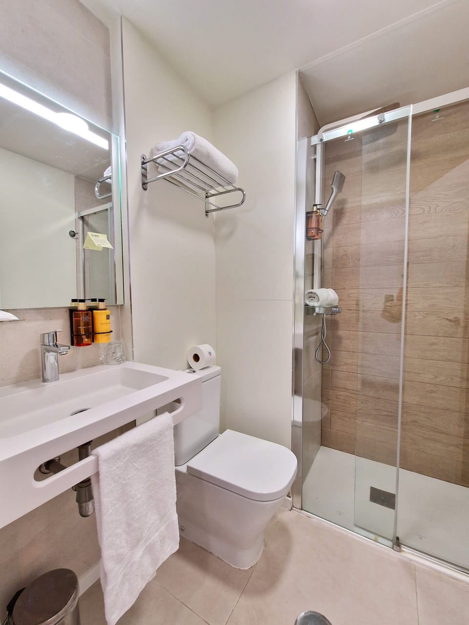 Shower, towels